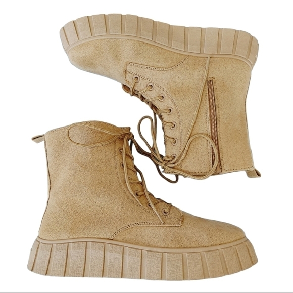 Taxi Combat Style Boot Thick Heel Platform Boots Size 9 Tan Lightweight Vegan - Picture 1 of 13